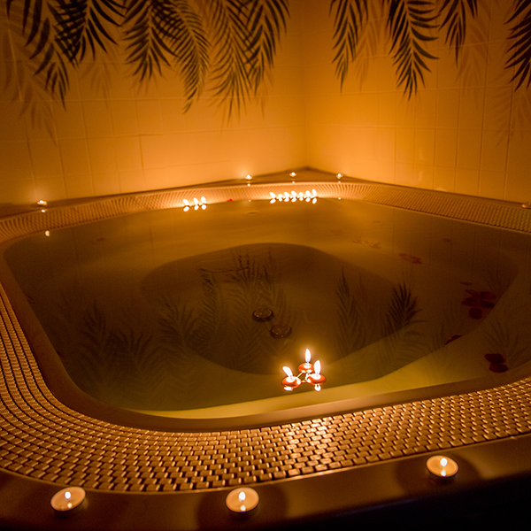 Aphrodite Hotel - Ajándékutalványok - Téli feltöltődés - Privát gyertyafényes éjszaki fürdőzés